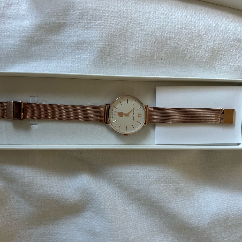 Elegant Rose Gold Women's Watch